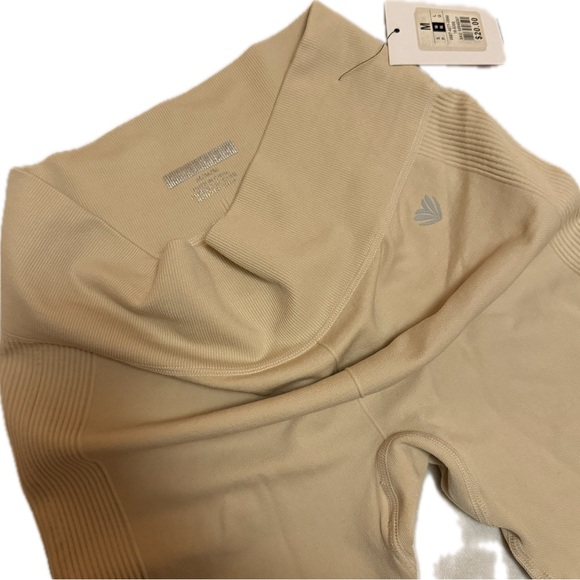 NWT gym leggings - Picture 1 of 3